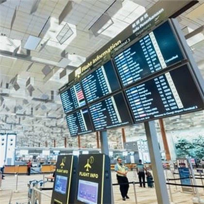 Puoli-ulkona opasteet